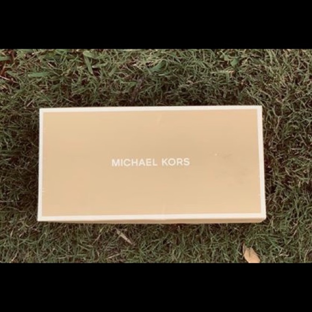 MK Slippers - Picture 4 of 4